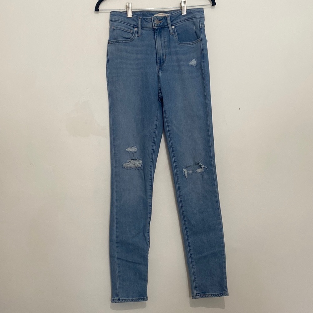 Levi’s 721 high rise skinny size 27 distressed light wash jeans